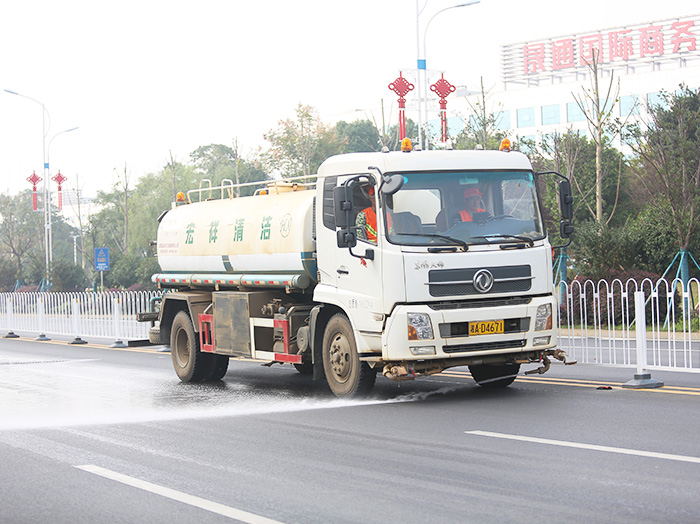 洒水车路面冲洗